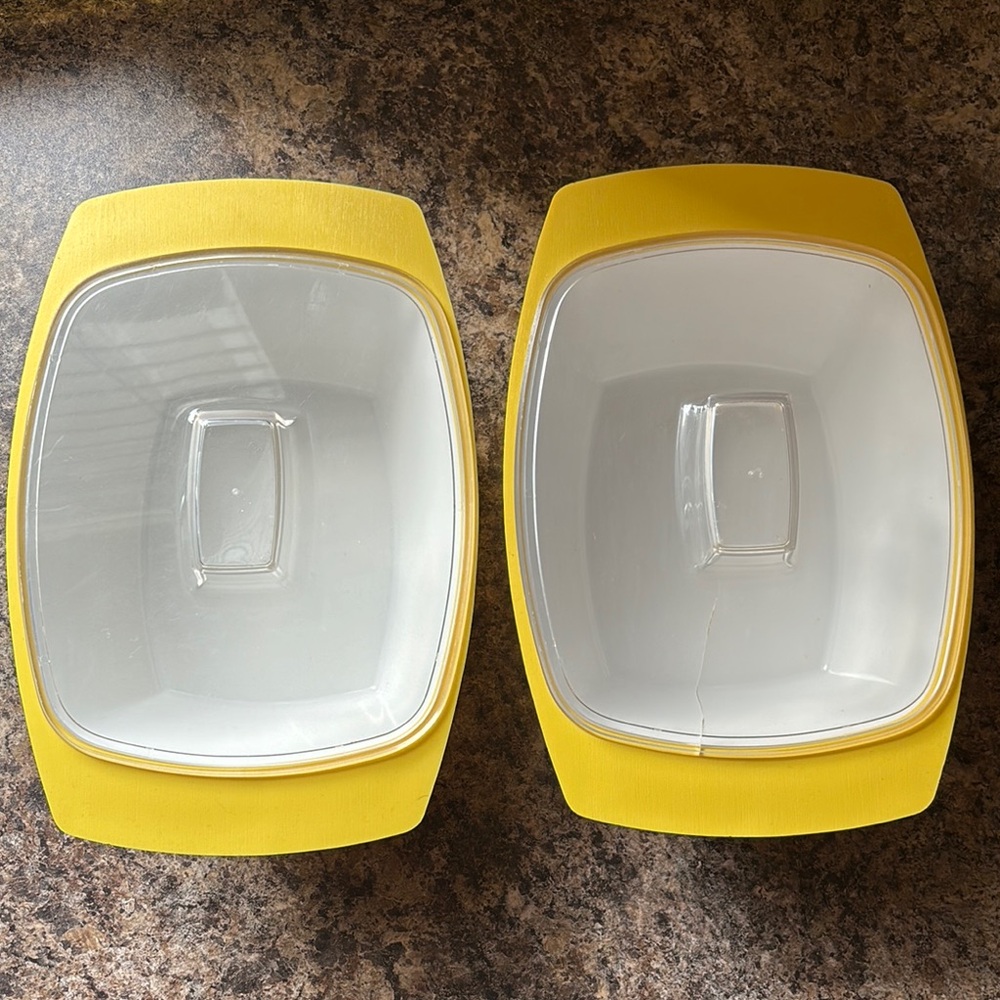 Vintage Geni Plastic Serving Dishes